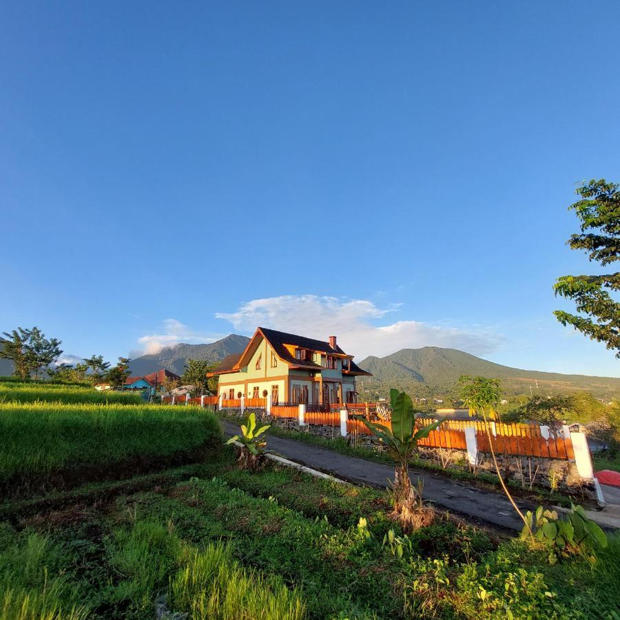 Kopa Hilltop - Family Guest Home Ruteng Exterior foto