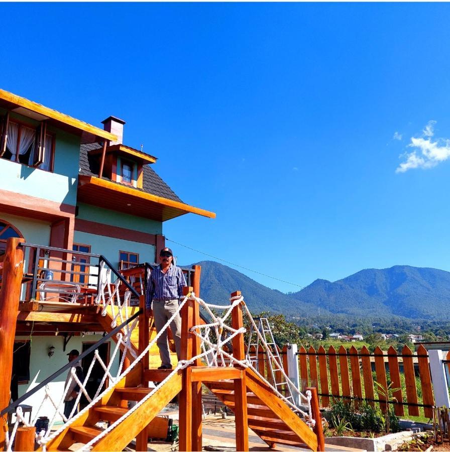Kopa Hilltop - Family Guest Home Ruteng Exterior foto