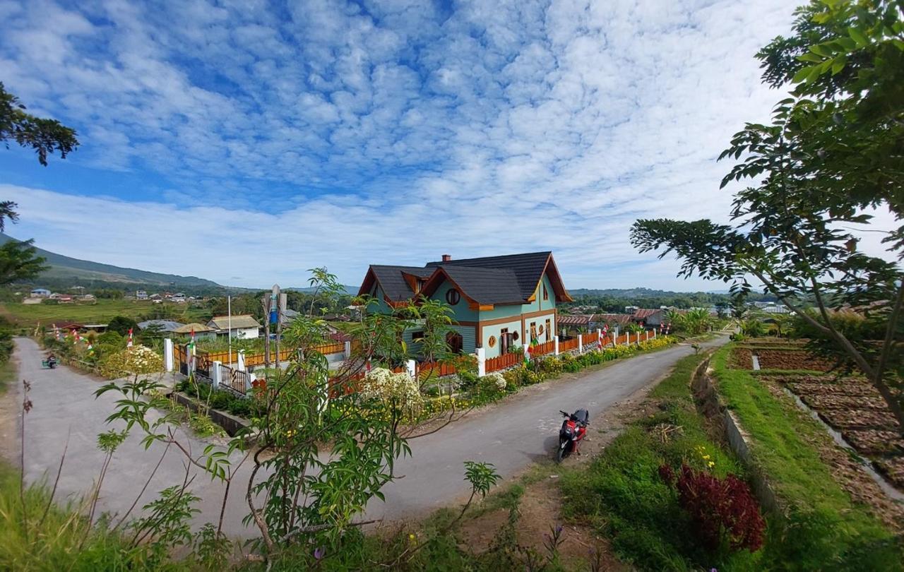 Kopa Hilltop - Family Guest Home Ruteng Exterior foto