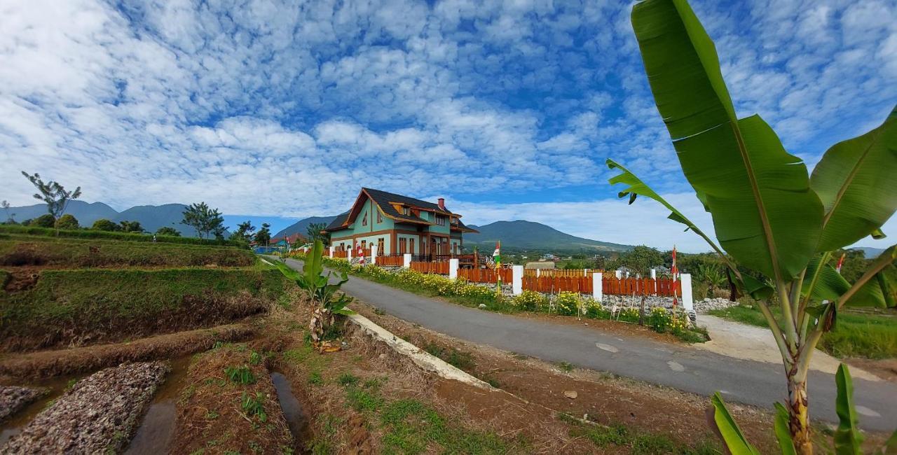 Kopa Hilltop - Family Guest Home Ruteng Exterior foto