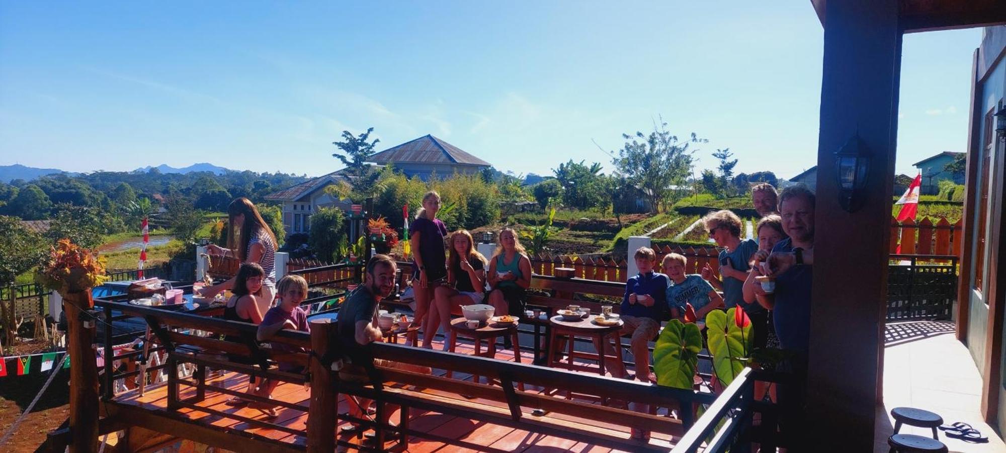 Kopa Hilltop - Family Guest Home Ruteng Exterior foto