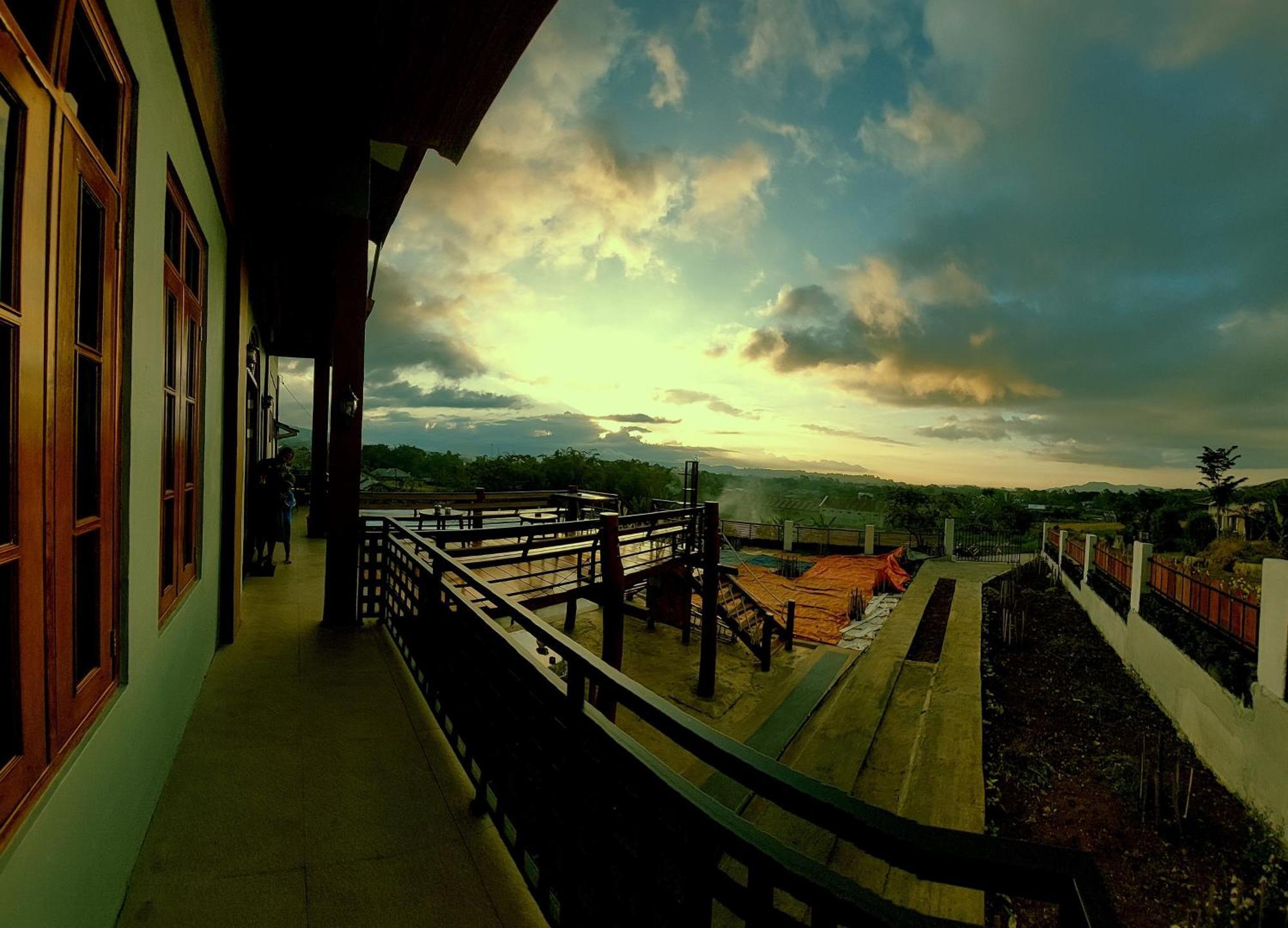 Kopa Hilltop - Family Guest Home Ruteng Exterior foto